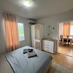 Cozy House With Free Parking Apartment *