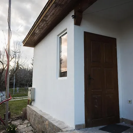 Апартамент Cozy House With Free Parking *