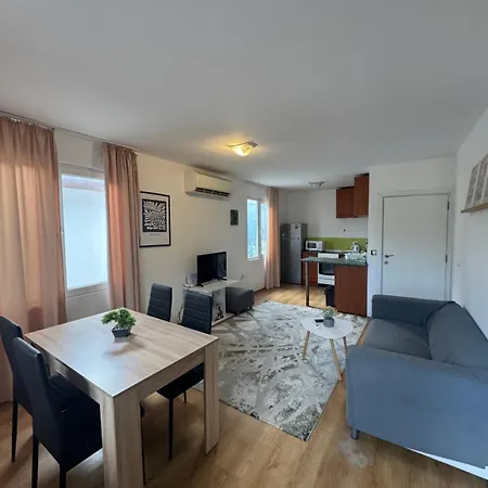 Cozy House With Free Parking Апартамент Варна