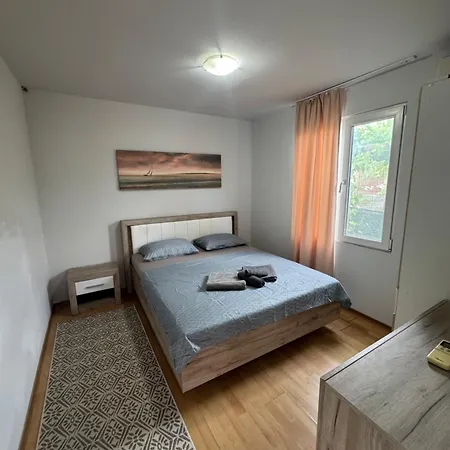 公寓 Cozy House With Free Parking