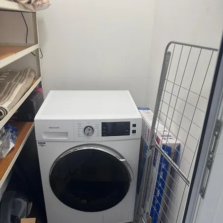 Апартамент Cozy House With Free Parking *