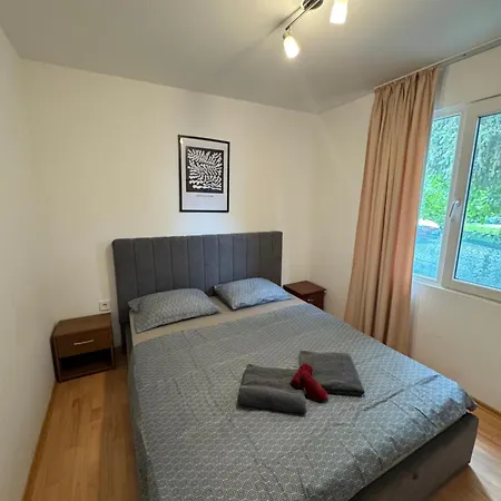 Cozy House With Free Parking Апартамент *