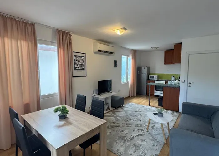 Cozy House With Free Parking *