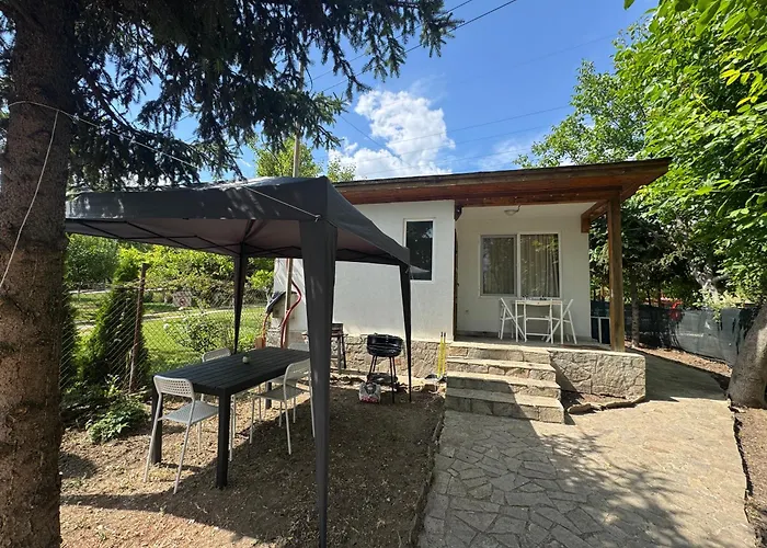 Cozy House With Free Parking