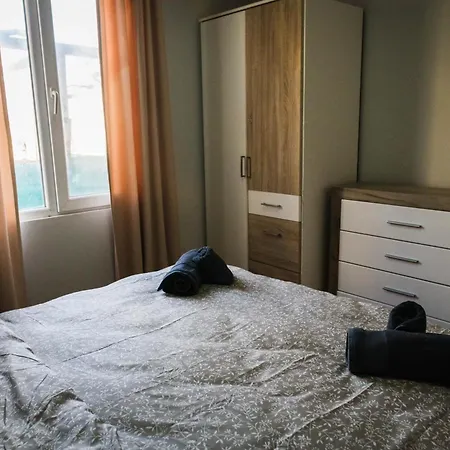 Cozy House With Free Parking