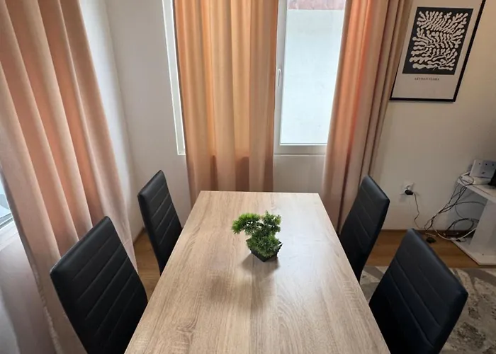 Cozy House With Free Parking Lejlighed